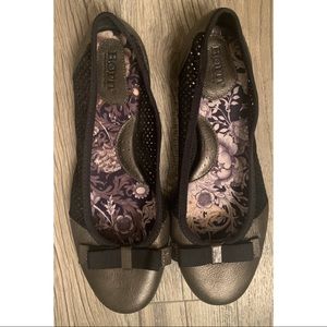 Born Womens Black /Gold brown Ballet Flats sz 9